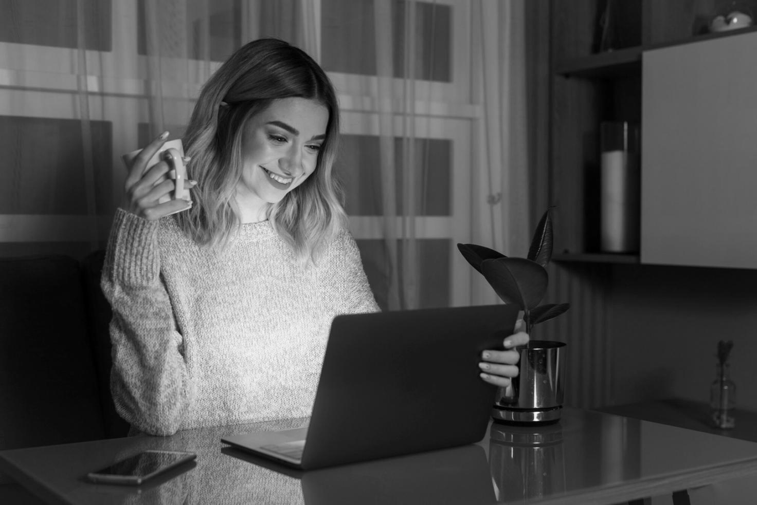 Espace de formation moderne avec équipements technologiques